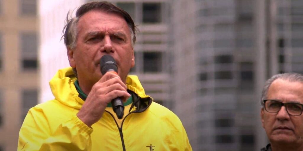 Bolsonaro dará aval a novo texto da anistia mesmo do hospital, diz Sóstenes