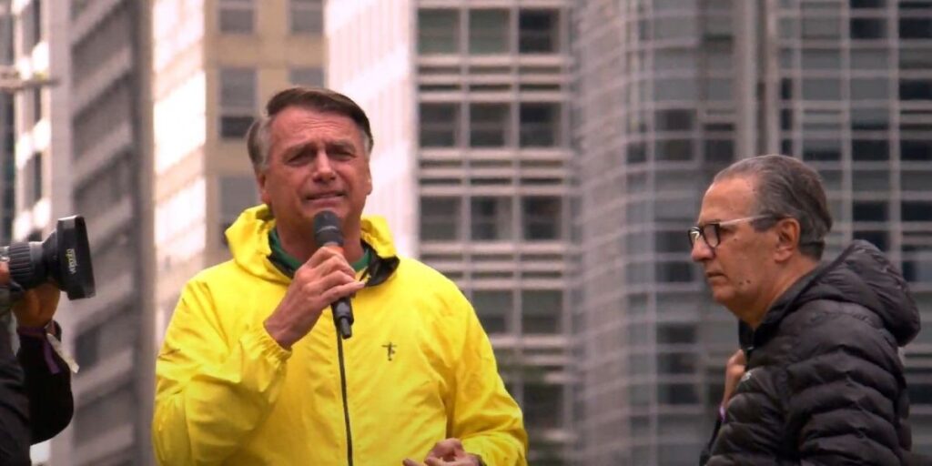 Mesmo com Bolsonaro internado, aliados querem manter mobilização e eventos