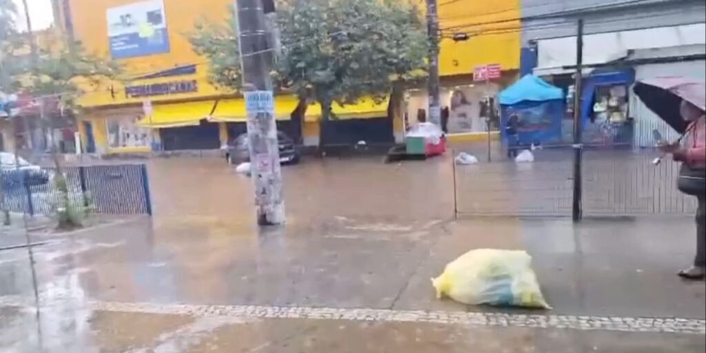 Mais de 90 mil imóveis ficam sem luz após chuva na Grande SP