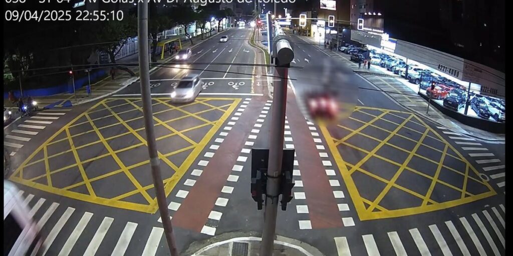 Motorista que atropelou jovens foi autuado 12 vezes por velocidade