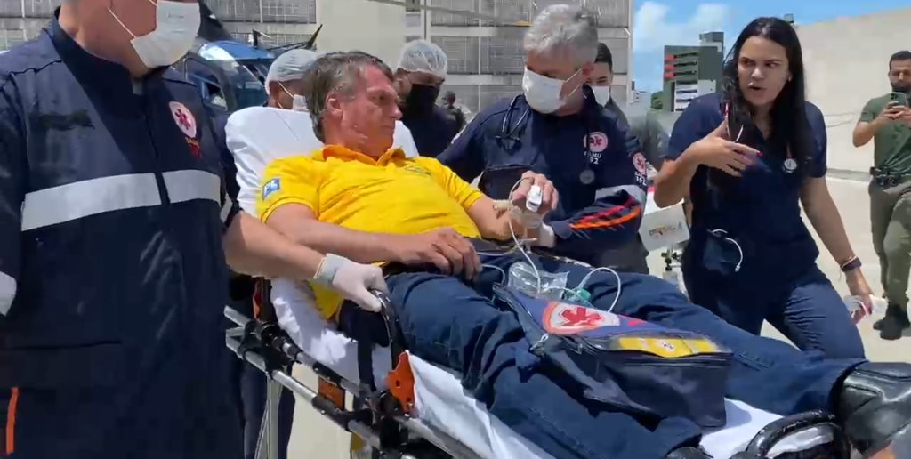 Poucas visitas e alimentação por sonda: o pós-operatório de Bolsonaro