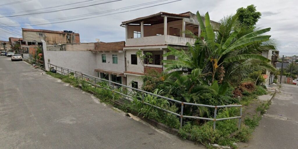 Censo 2022: 16% dos brasileiros moram em ruas sem calçadas