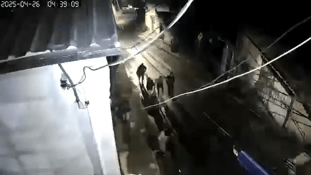 Jovem é morto com 14 tiros por suspeitos disfarçados de policiais em MG