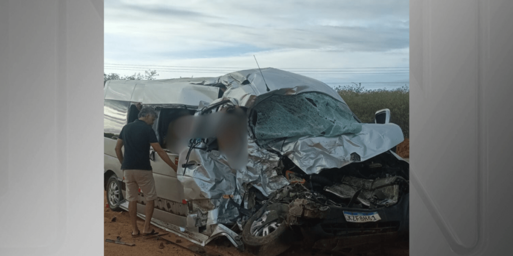 Colisão entre van e caminhão deixa seis mulheres mortas no Piauí