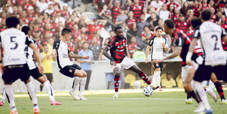 Romero vê Corinthians "mal mentalmente" em goleada para o Flamengo