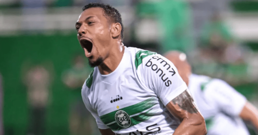 Coritiba supera Chapecoense e mantém 100% na Série B