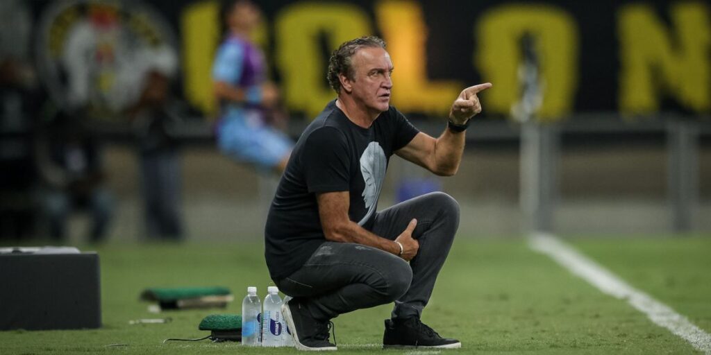 Cuca cobra Conmebol por punição em casos de racismo: "Portão fechado"