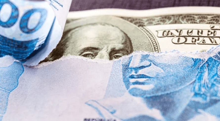 Dólar recua no 1º tri de 2025, mas incertezas podem limitar valorização