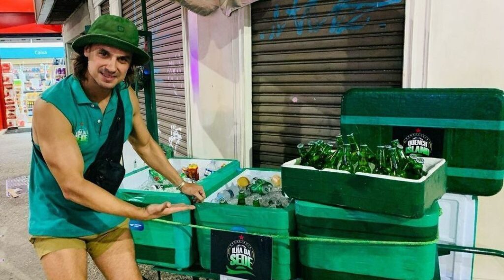 Ex-galã de "Malhação" diz quanto lucrou com carrinho de cerveja no Carnaval