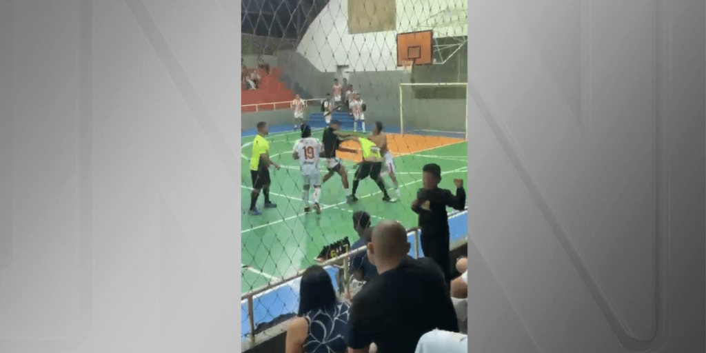 Briga em jogo de futsal: jogador acusa árbitro de tentar golpe de canivete