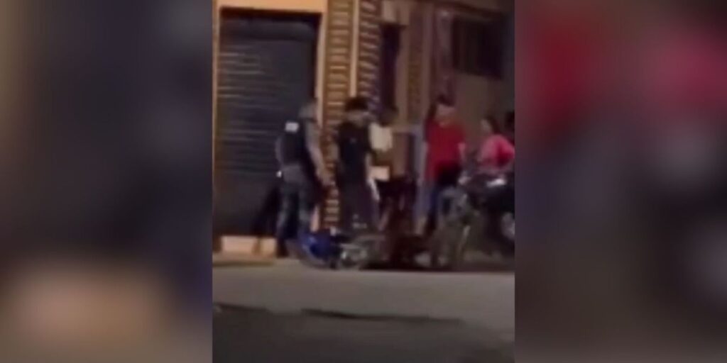 Policial é flagrado agredindo jovem durante abordagem no Maranhão