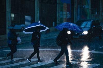 Porto Alegre tem chuvas intensas no início da semana e tempo firme no final