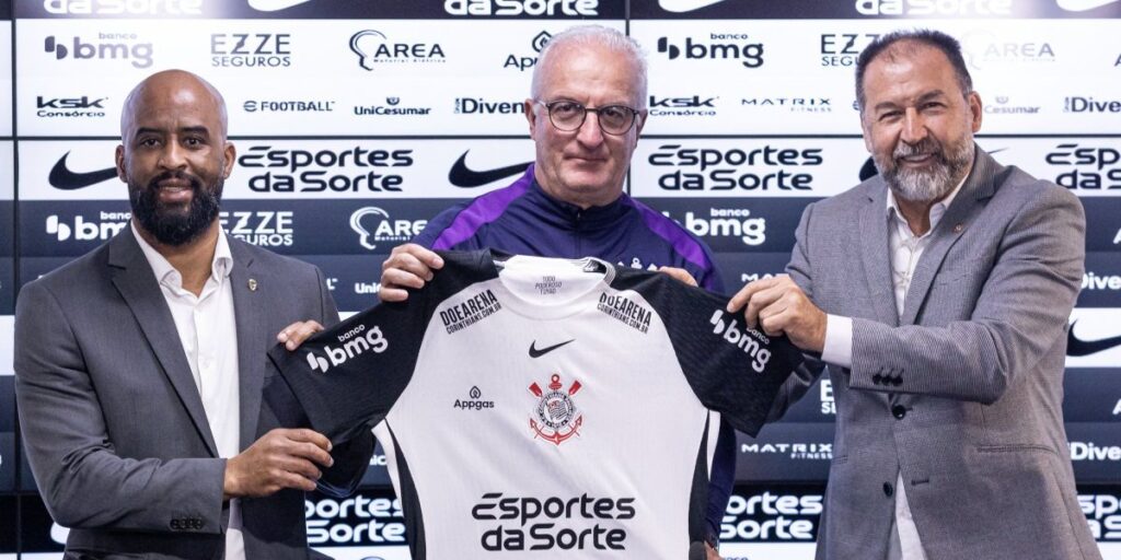 Dorival evita falar sobre crise política no Corinthians: "Não me compete"