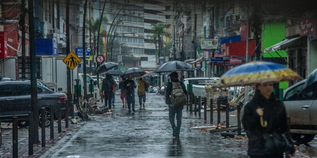 Nova frente fria deve trazer chuvas volumosas nesta semana; veja onde