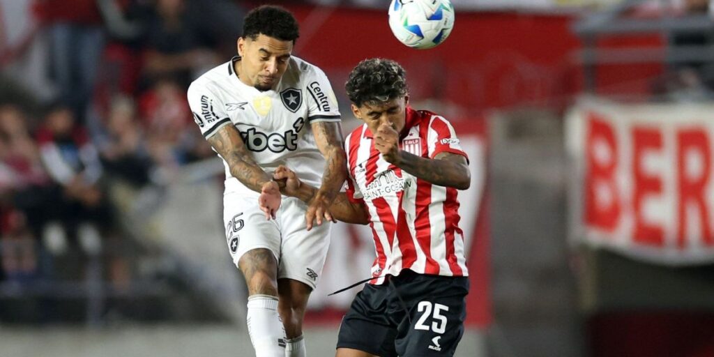 John leva frango, e Botafogo perde para Estudiantes na Libertadores
