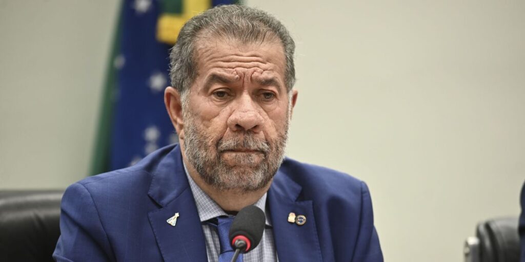 "Faz um Pix aí, vovô": Lupi defende fim de descontos em aposentadorias