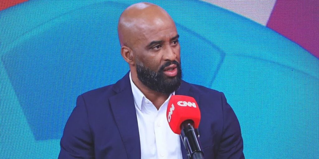 Diretor do Corinthians revela movimentação no mercado e venda de jogadores