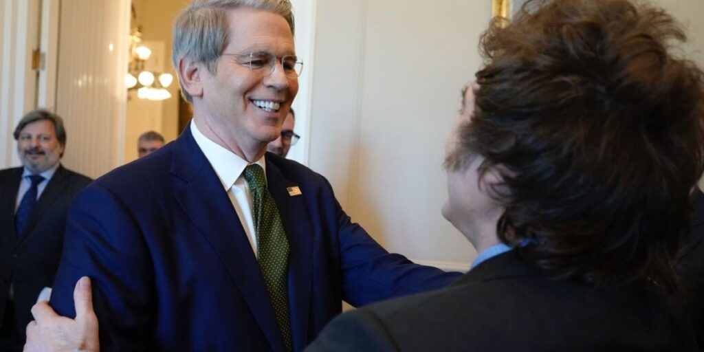 Milei se reúne com secretário do Tesouro dos EUA na Casa Rosada