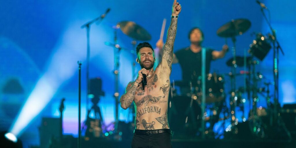 Adam Levine confirma novo álbum e turnê do Maroon 5