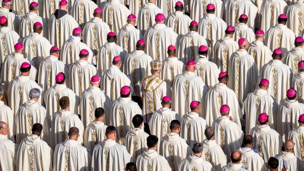 Dois cardeais eleitores não participarão do conclave por motivos de saúde