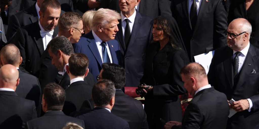 Críticas do papa Francisco contra Trump foram relembradas durante homilia