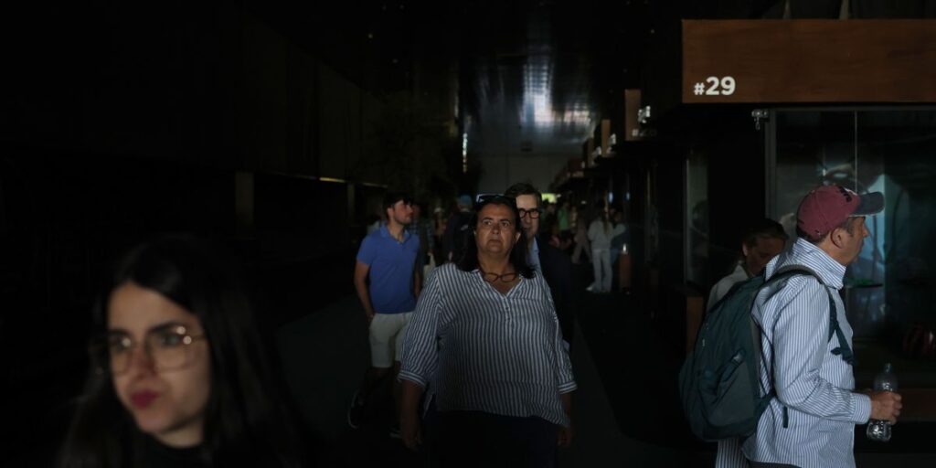 Comissão Europeia diz que monitora apagão em Portugal e Espanha