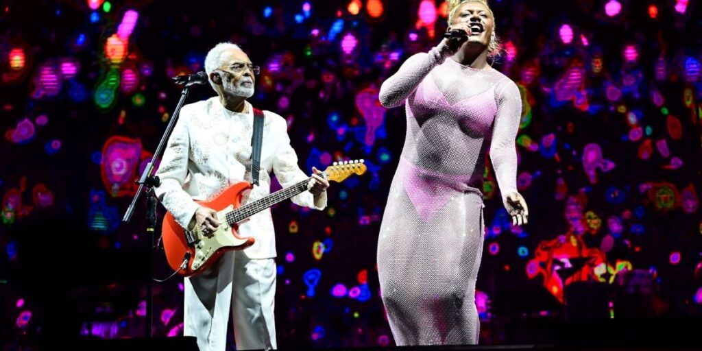 Gilberto Gil divide palco com Liniker em show da turnê "Tempo Rei"