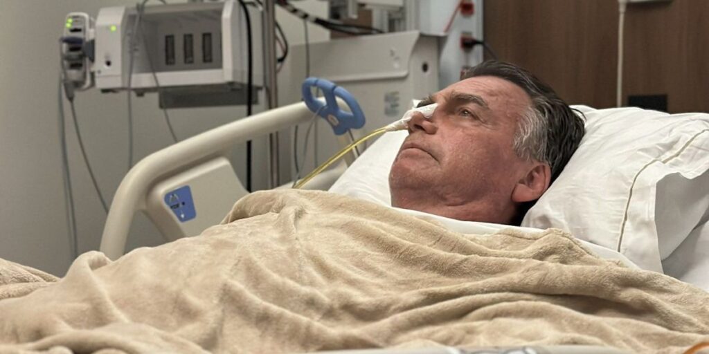 Sem previsão de alta, Bolsonaro segue estável e deve fazer fisioterapia