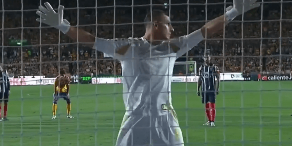 Vídeo: Goleiro fica de costas para defender pênalti de Sergio Ramos