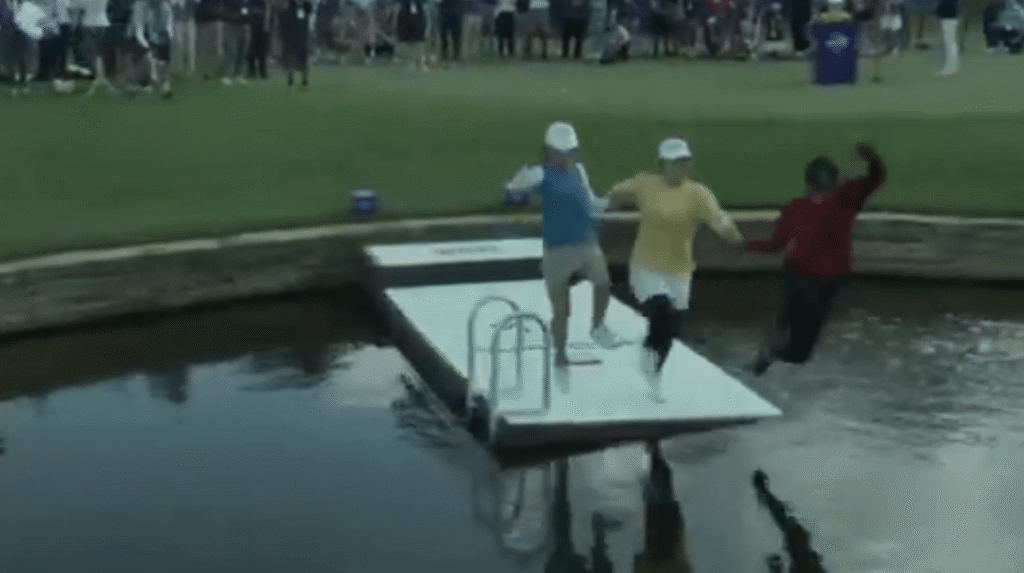 Vídeo: golfista pula em lago após conquista de título inédito