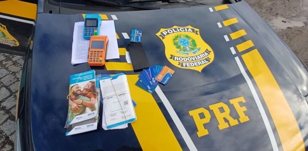 Vídeo: PRF encontra dinheiro em fundo falso no painel de carro em SP