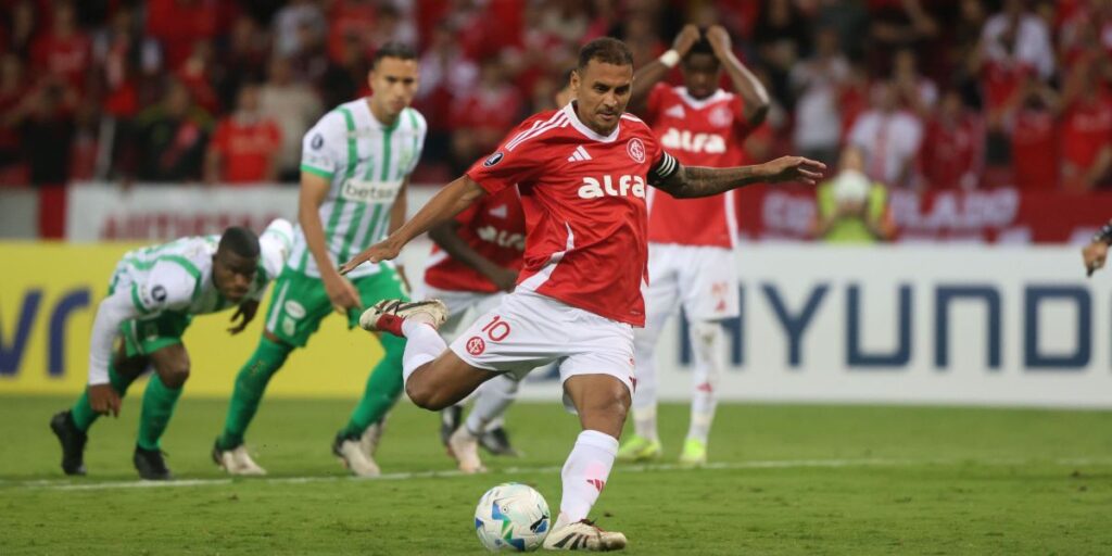 Com hat-trick de Alan Patrick, Inter bate Atlético Nacional na Libertadores