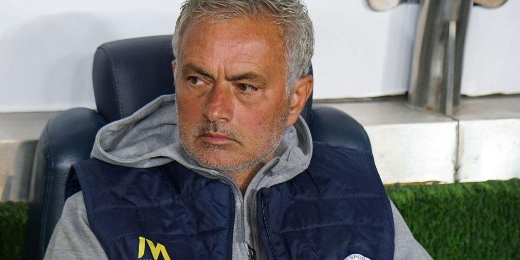 José Mourinho é absolvido em acusação de racismo na Turquia