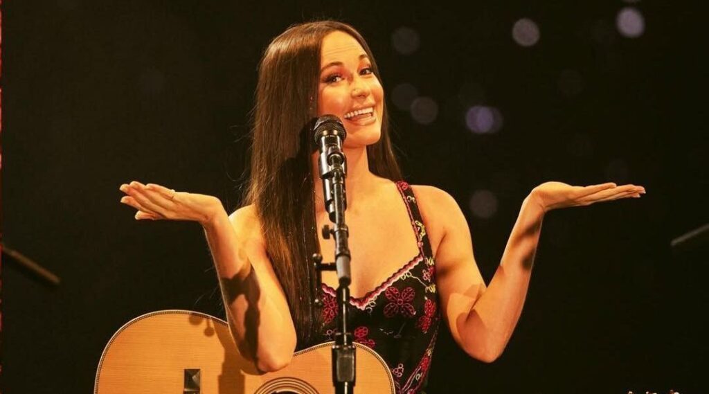 Kacey Musgraves é anunciada como primeira atração do rodeio de Jaguariúna