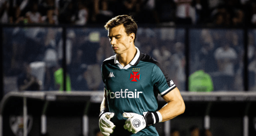 Goleiro defende Carille no Vasco: “Vejo um time ganhar o jogo e tomar vaia”