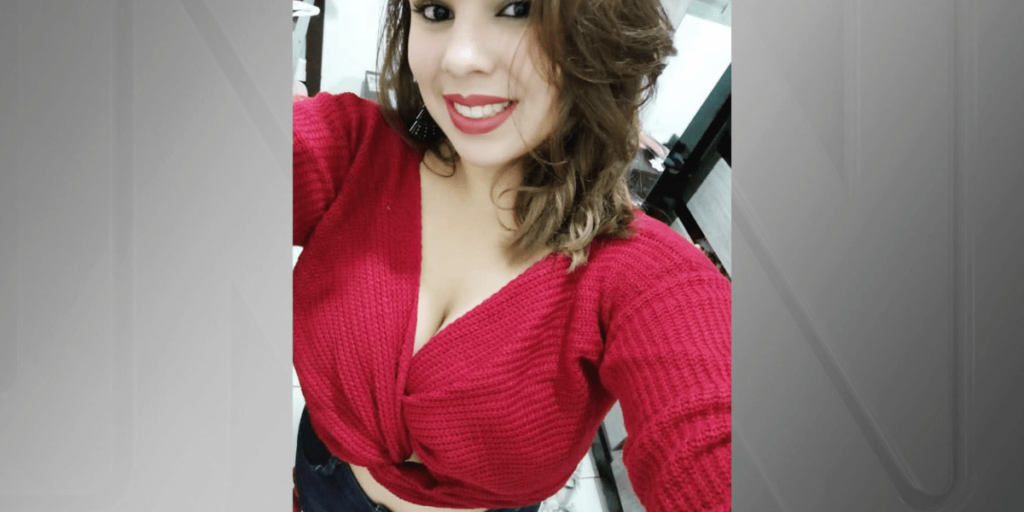 O que se sabe sobre a mulher encontrada morta pelo namorado após acidente