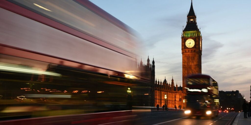 Universidade em Londres oferece bolsas em programas de mestrado