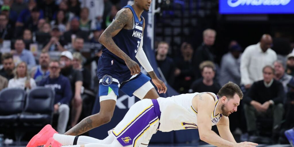 NBA confirma erro de arbitragem em vitória dos Wolves sobre os Lakers