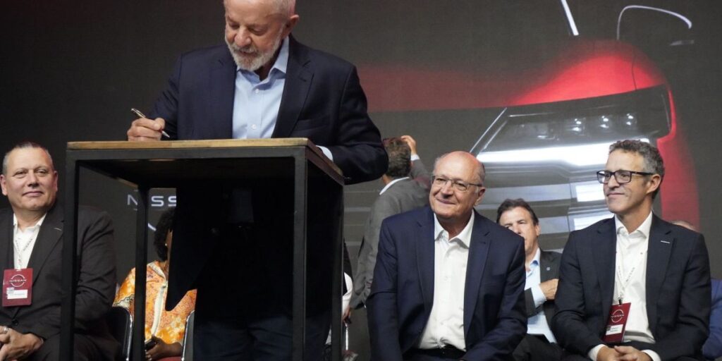 Lula assina decreto que regulamenta o Mover