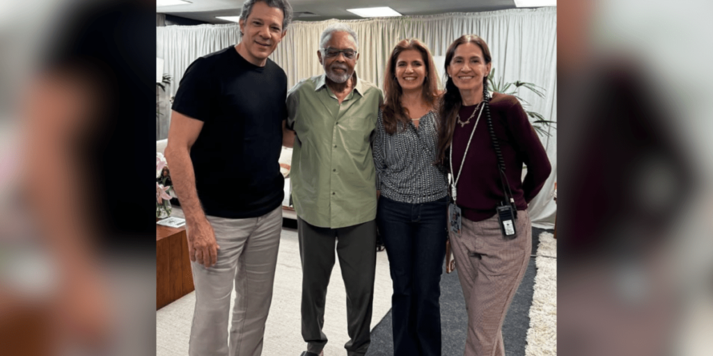 Em SP, Haddad vai ao show de Gilberto Gil: "Noite abençoada"