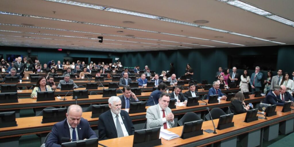 CCJ vai analisar pedido do PL para suspender ação penal contra Ramagem