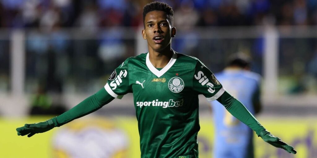 Aniversariante, Estêvão faz gol do Palmeiras, mas vomita na altitude