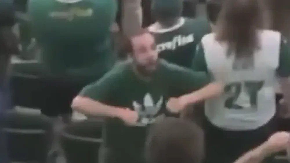 Palmeiras identifica torcedor que fez suposto gesto racista e toma decisão