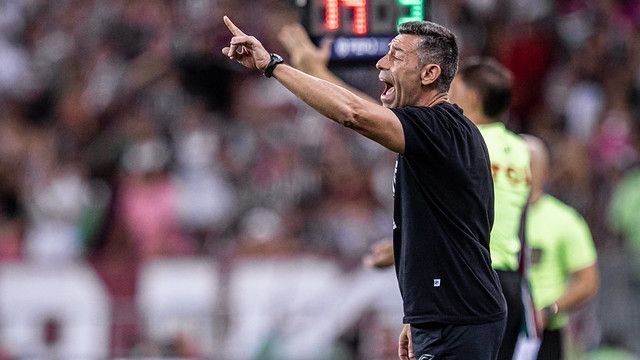 “Não deu praticamente nada certo”, lamenta Caixinha após derrota do Santos