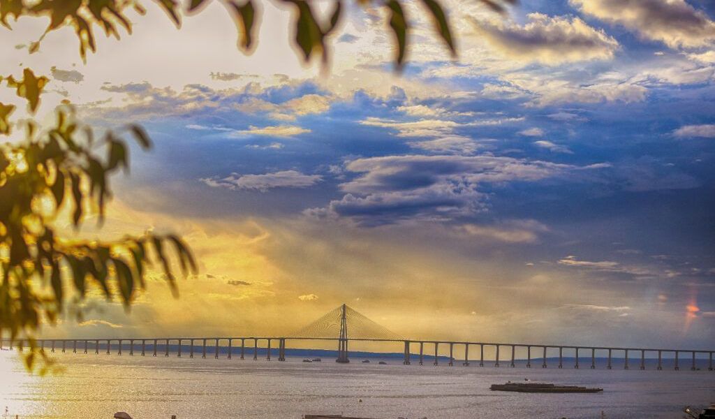 MP do AM investiga suposto risco de desabamento de ponte sobre o Rio Negro