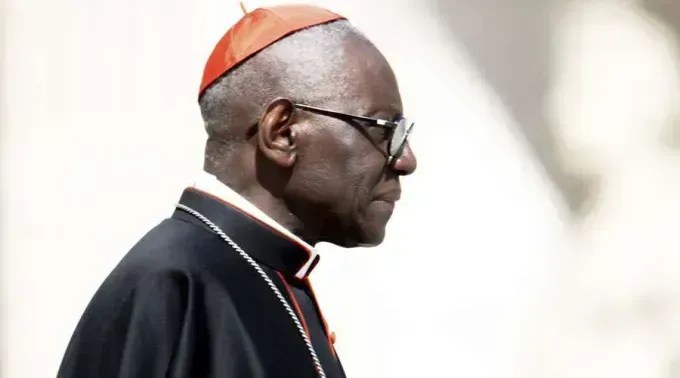 Quem é Robert Sarah, africano, negro e conservador cotado para ser papa