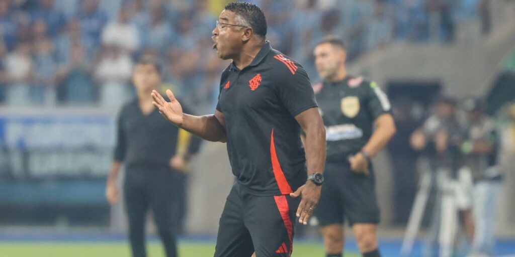 Internacional renova com Roger Machado até 2026
