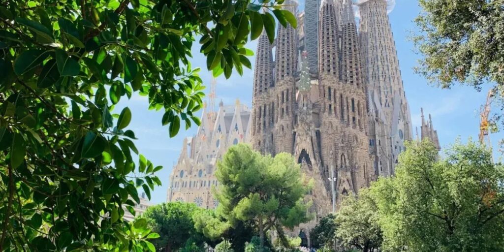 Papa Francisco coloca arquiteto Gaudí no caminho para se tornar santo