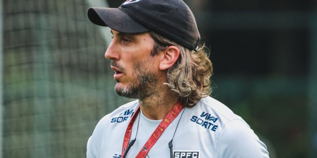 Vídeo: Zubeldía discute com repórter após empate entre São Paulo e Botafogo