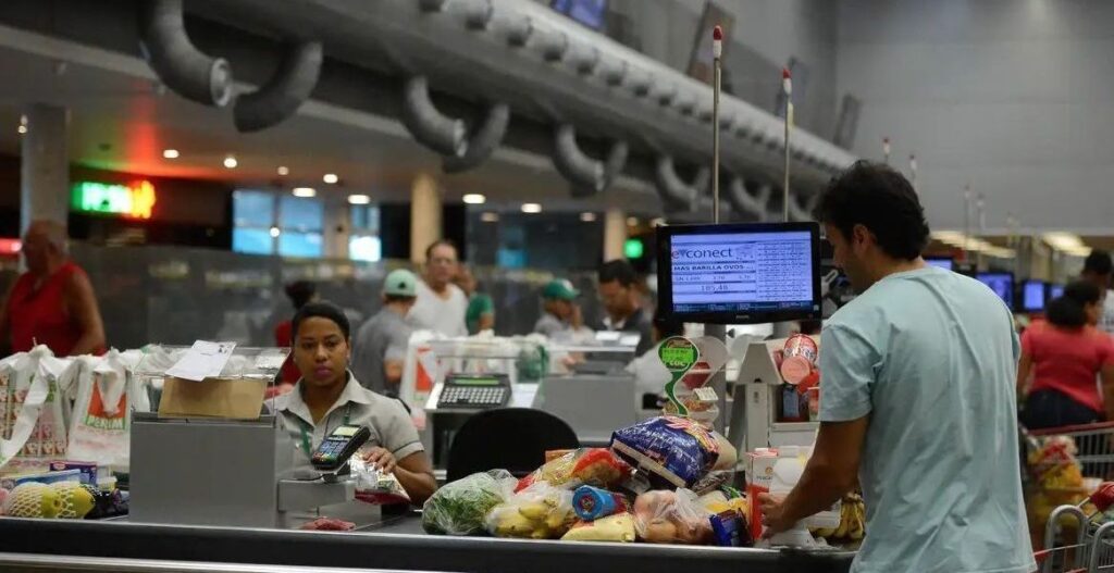 Supermercados faturam R$ 1 tri em 2024, equivalente a 9% do PIB, diz Abras